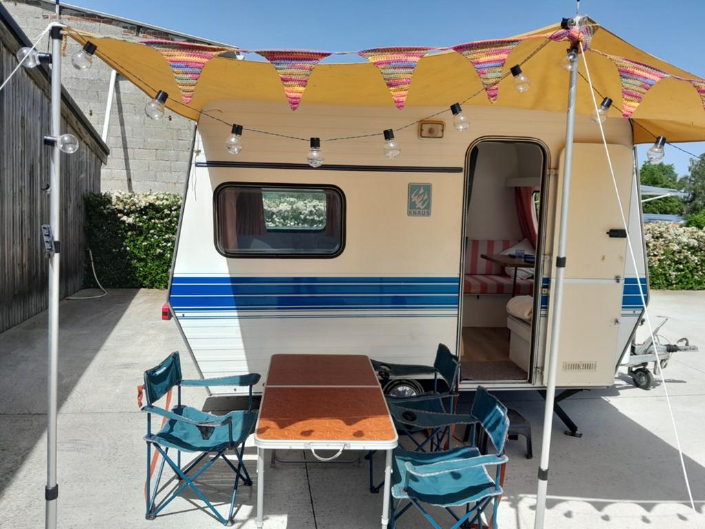 Caravan Knaus Comfort 325 1978, Caravanes & Camping, Caravanes, Particulier, jusqu'à 3, 500 - 750 kg, Siège de train, Knaus, 2 lits séparés