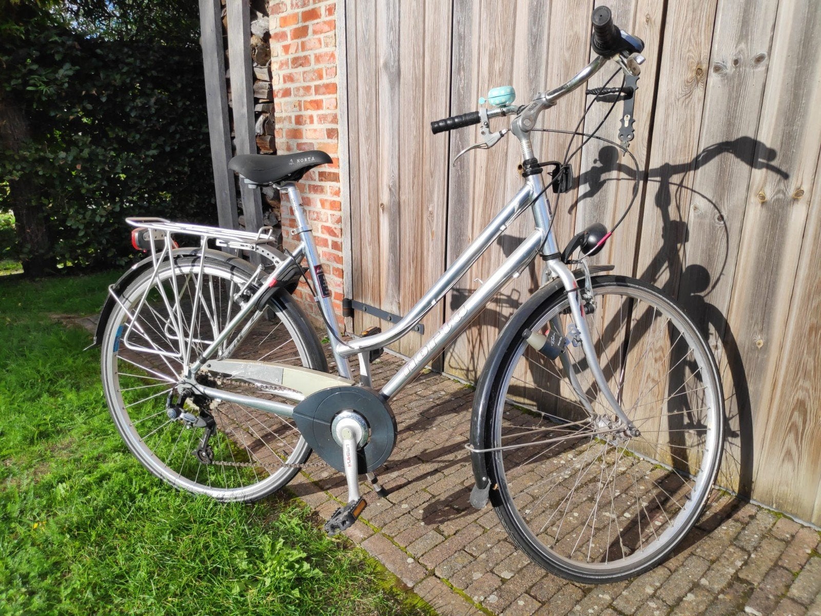 Damesfiets voor kot, Ophalen