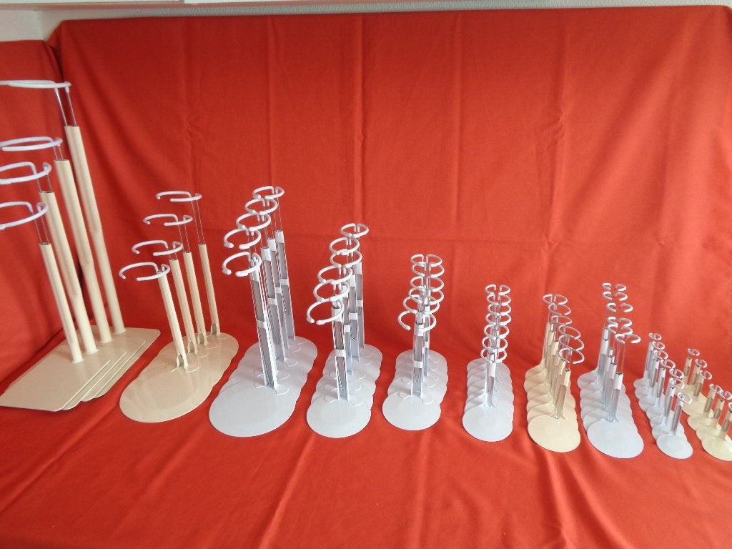 Voor elke pop een standaard .  Voor poppen van 5 tot 100 cm, Verzamelen, Ophalen of Verzenden, Nieuw, Accessoires