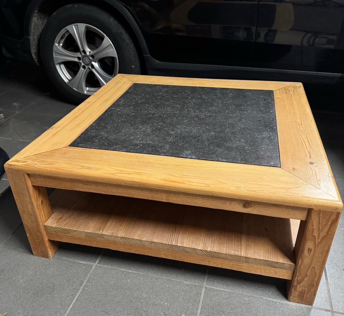 Belle table basse carrée avec pierre bleue, Enlèvement, Utilisé