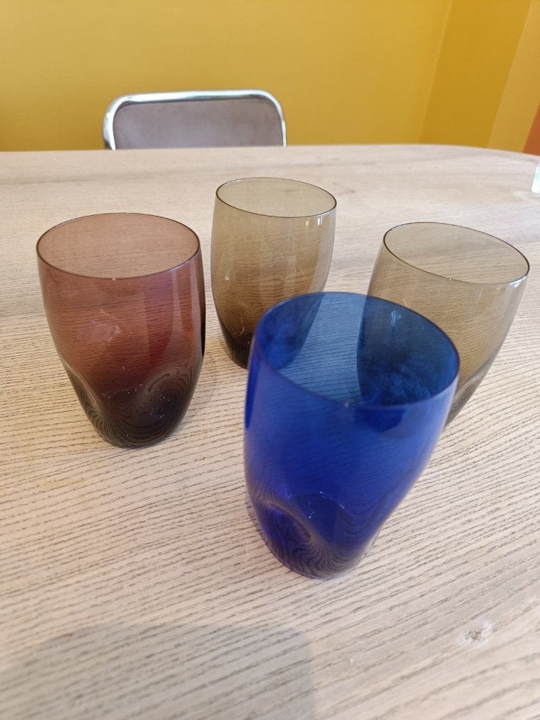4 verres design vintage en verre pincé coloré — MCM, Enlèvement ou Envoi, Comme neuf, Verre à eau