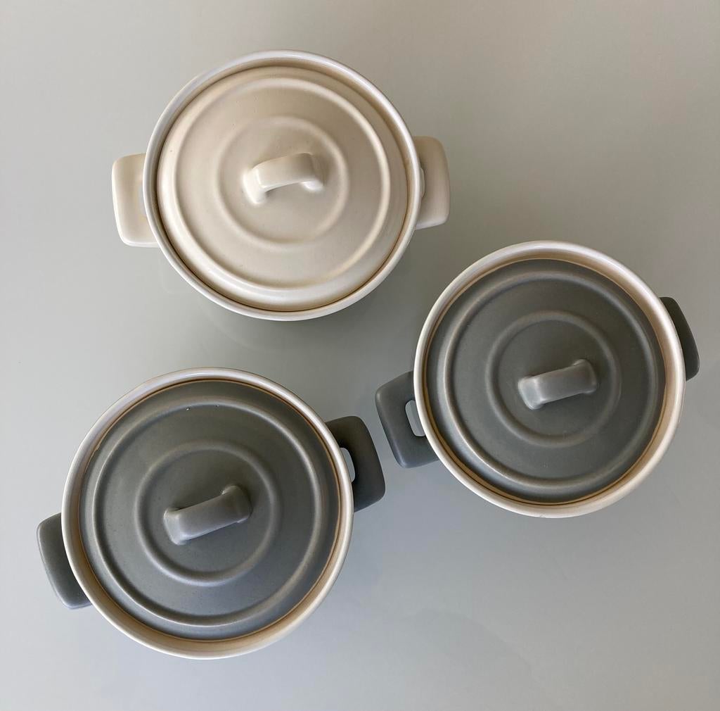 3 petits bols, 1 blanc et 2 gris, Maison & Meubles, Cuisine | Éléments de cuisine, Enlèvement ou Envoi, Moins de 100 cm, Comme neuf