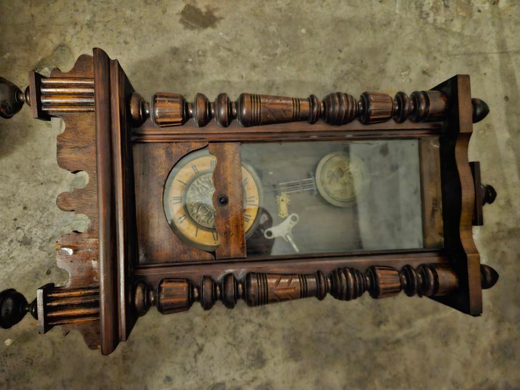 Ancienne horloge à réparer