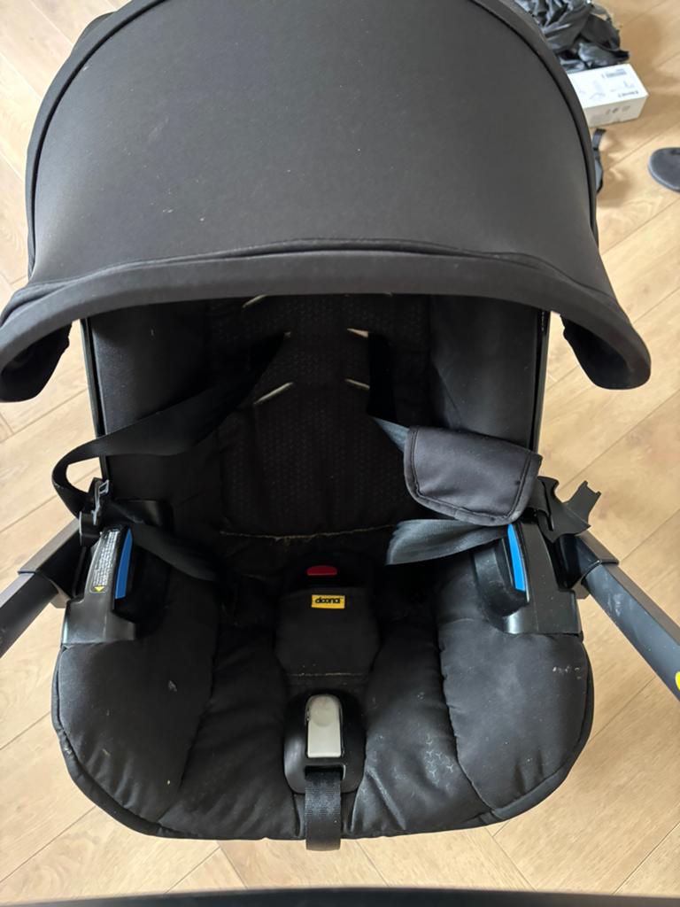 Doona + regenhoes + isofix te koop, Enfants & Bébés, Enlèvement ou Envoi, Comme neuf