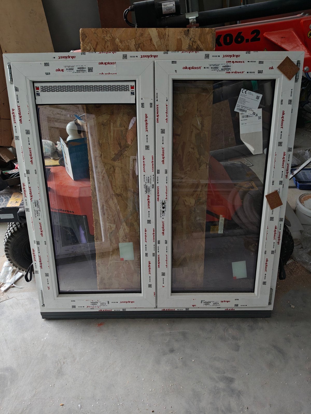 Nieuw PVC raam Aluplast 132 x 156 cm – wit binnen / zwart bu, 75 tot 150 cm, Kunststof, Nieuw, Ophalen of Verzenden