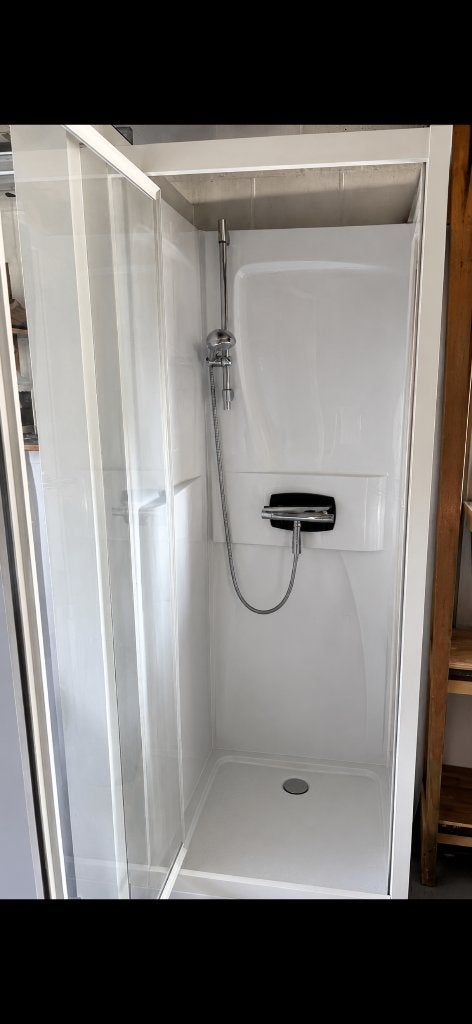 Kinedo douche cabine, Ophalen, Zo goed als nieuw, Met douche
