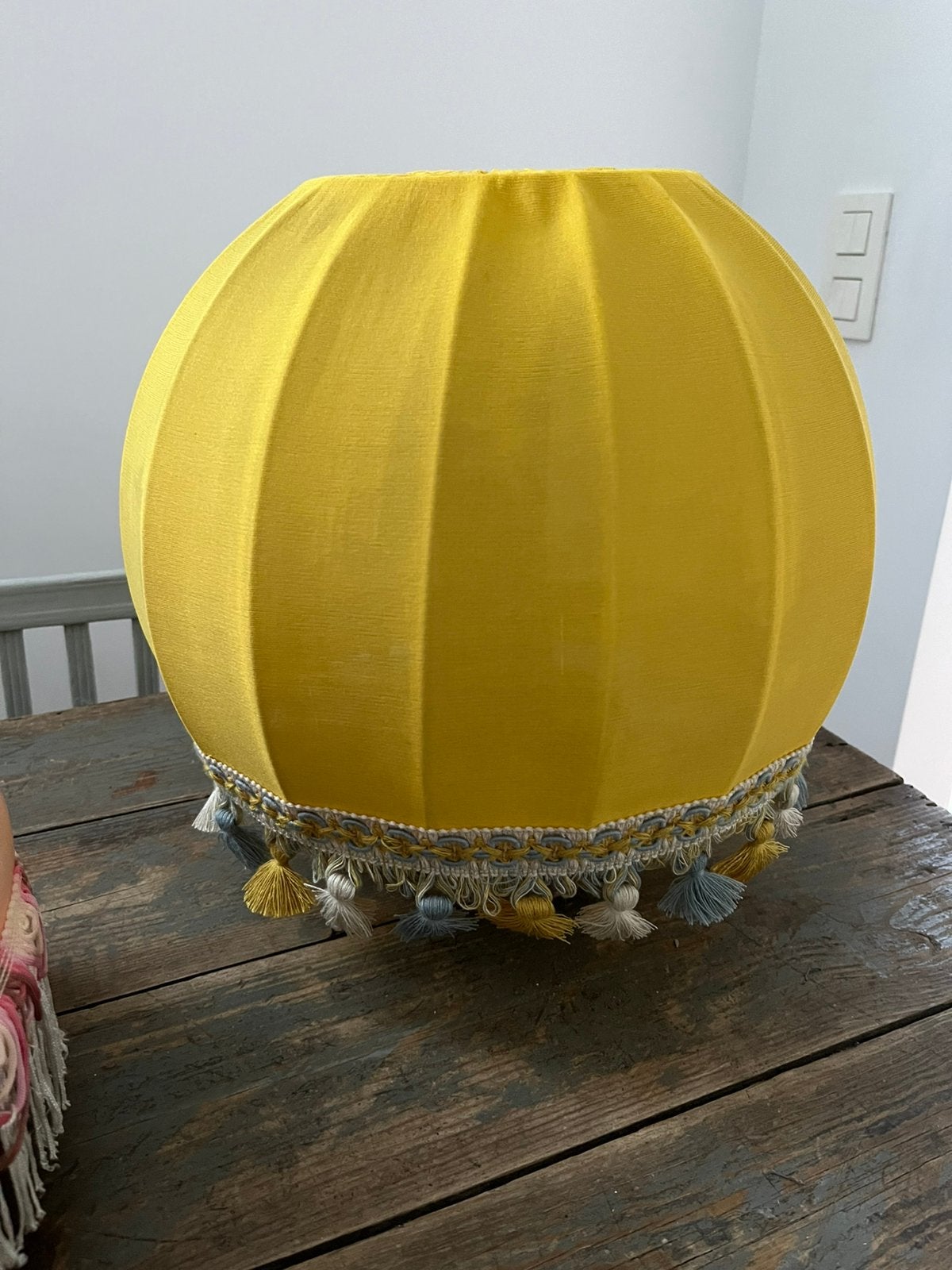 LAMPENKAP HANGLAMP VINTAGE RETRO GEEL MET RAND MOOI LICHT!, Huis en Inrichting, Ophalen of Verzenden, Zo goed als nieuw, Geel
