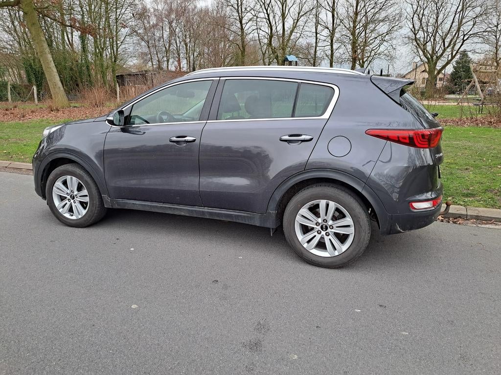 Kia Sportage 1.6 Essence. À partir de 2018. 6 milliards d'eu, Cuir, Argent ou Gris, Euro 6, Boîte manuelle