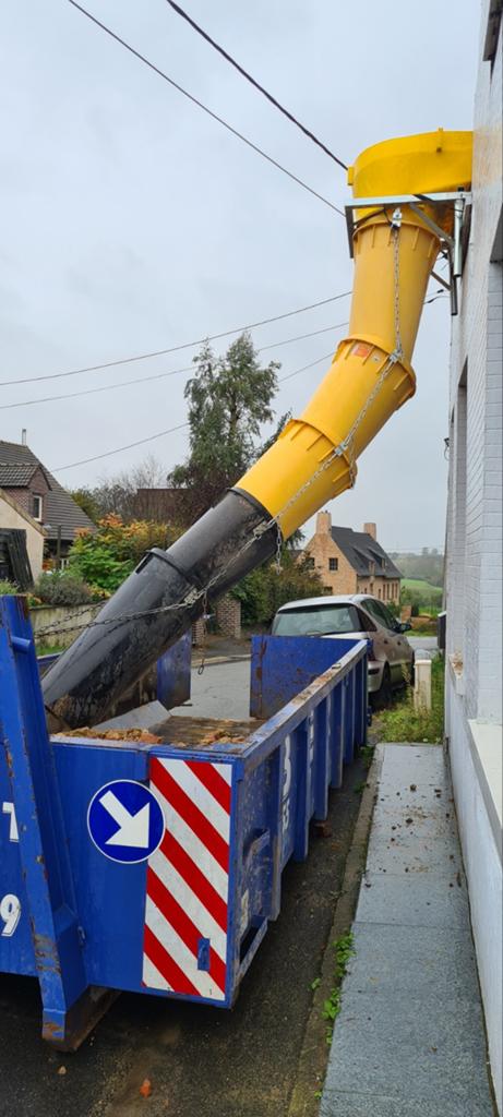 5 stortkokers met uitgietstukken, Ophalen, Zo goed als nieuw