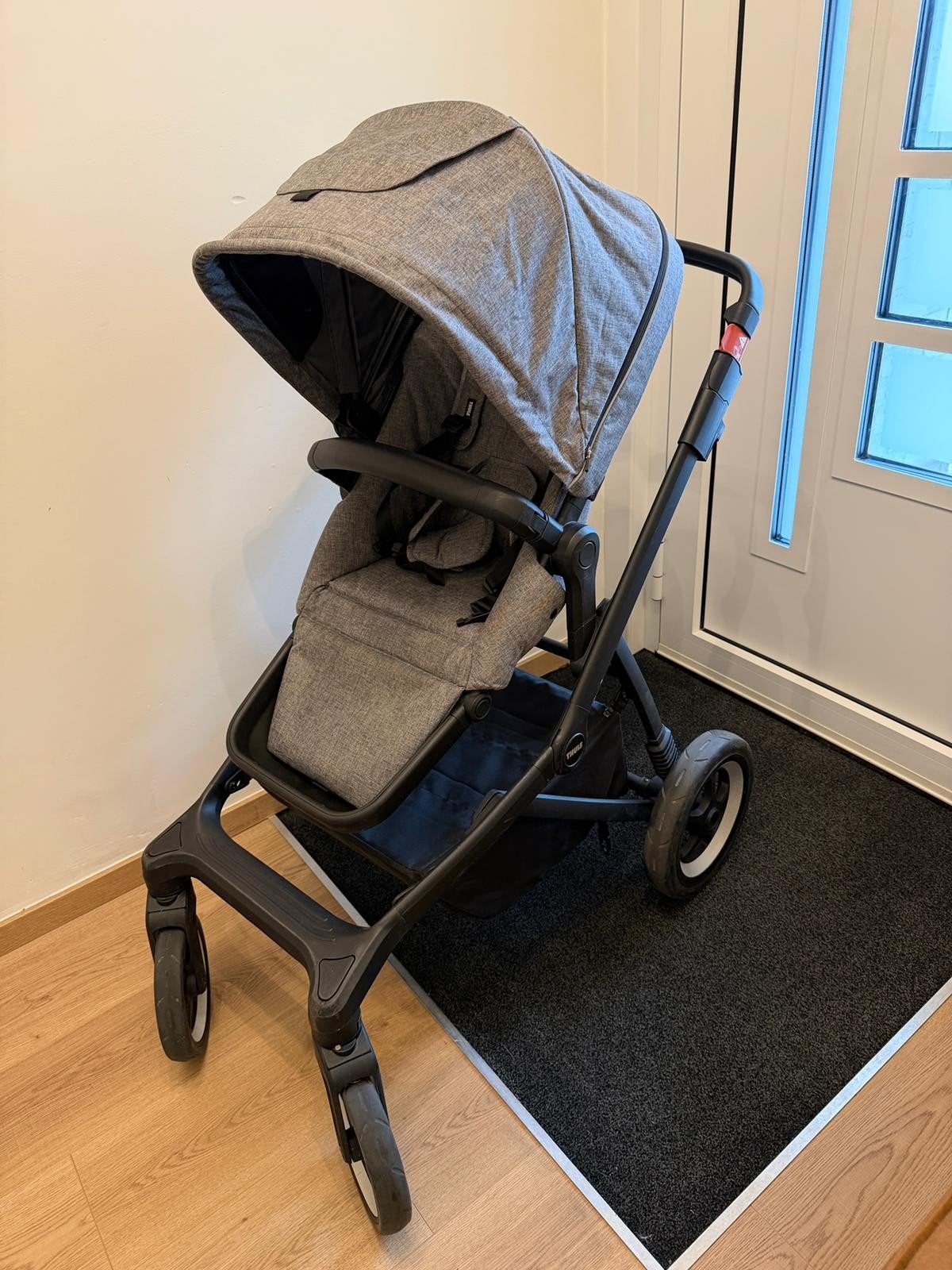 Buggy Thule + Maxi Cosi, Enfants & Bébés, Buggys, Couverture pieds, Enlèvement