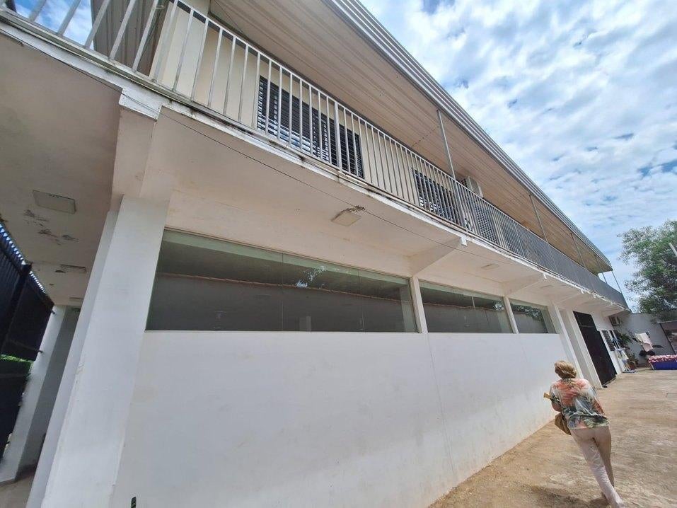 Appartement-Haus in J. A. Saldivar / Paraguay, Immo, Buitenland, J. A. Saldivar / Paraguay, 14 kamers, Woonhuis, 460 m²