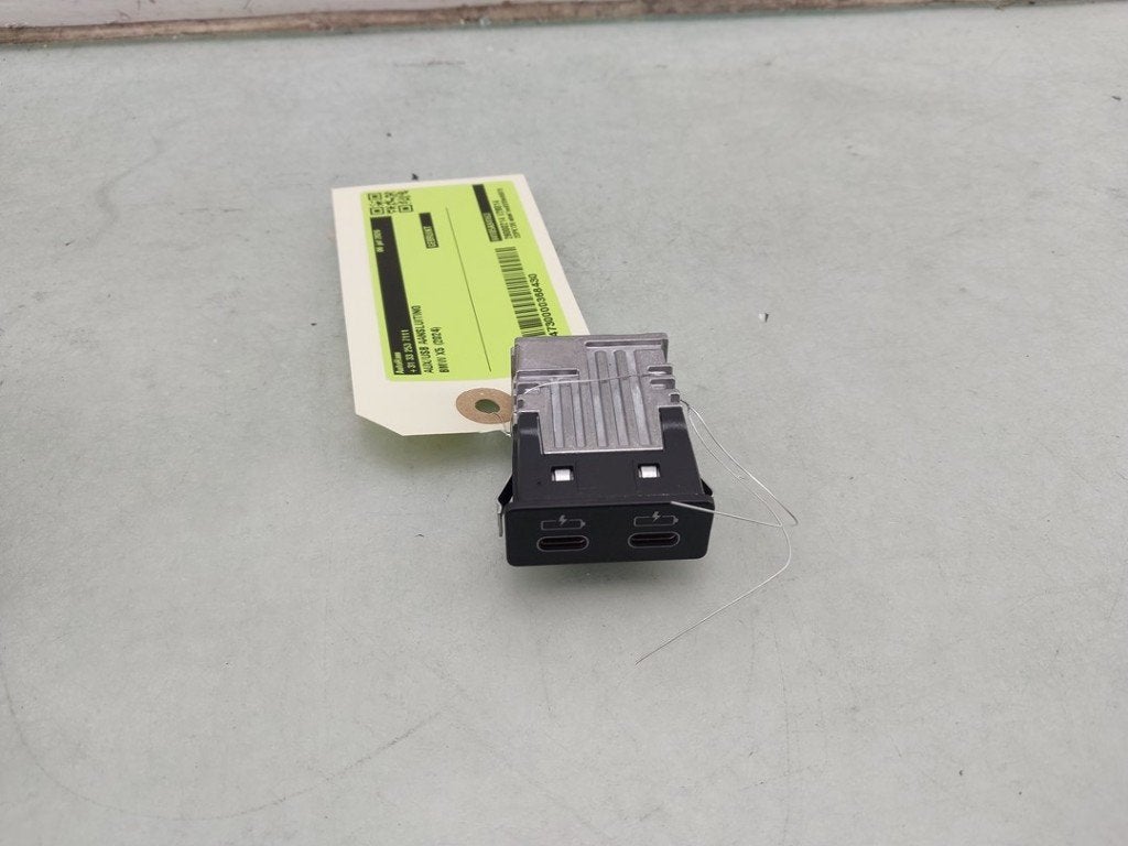 AUX/USB POORT BMW X5 (G05) (01-2018/03-2023) (|84105A84163|), Gebruikt, BMW, Petuelring 130
80809  München, DE, Bayerische Motoren Werke AG