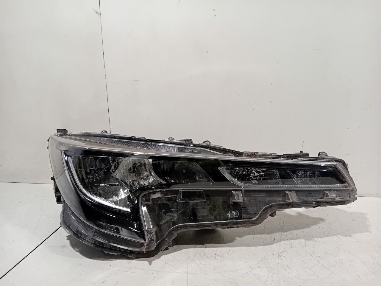 Koplamp rechts Toyota Corolla, Onderdelen@venauto.nl, Van der Ven Autorecycling B.V., Ettenseweg 76, 4706 PB Roosendaal, The Netherlands
