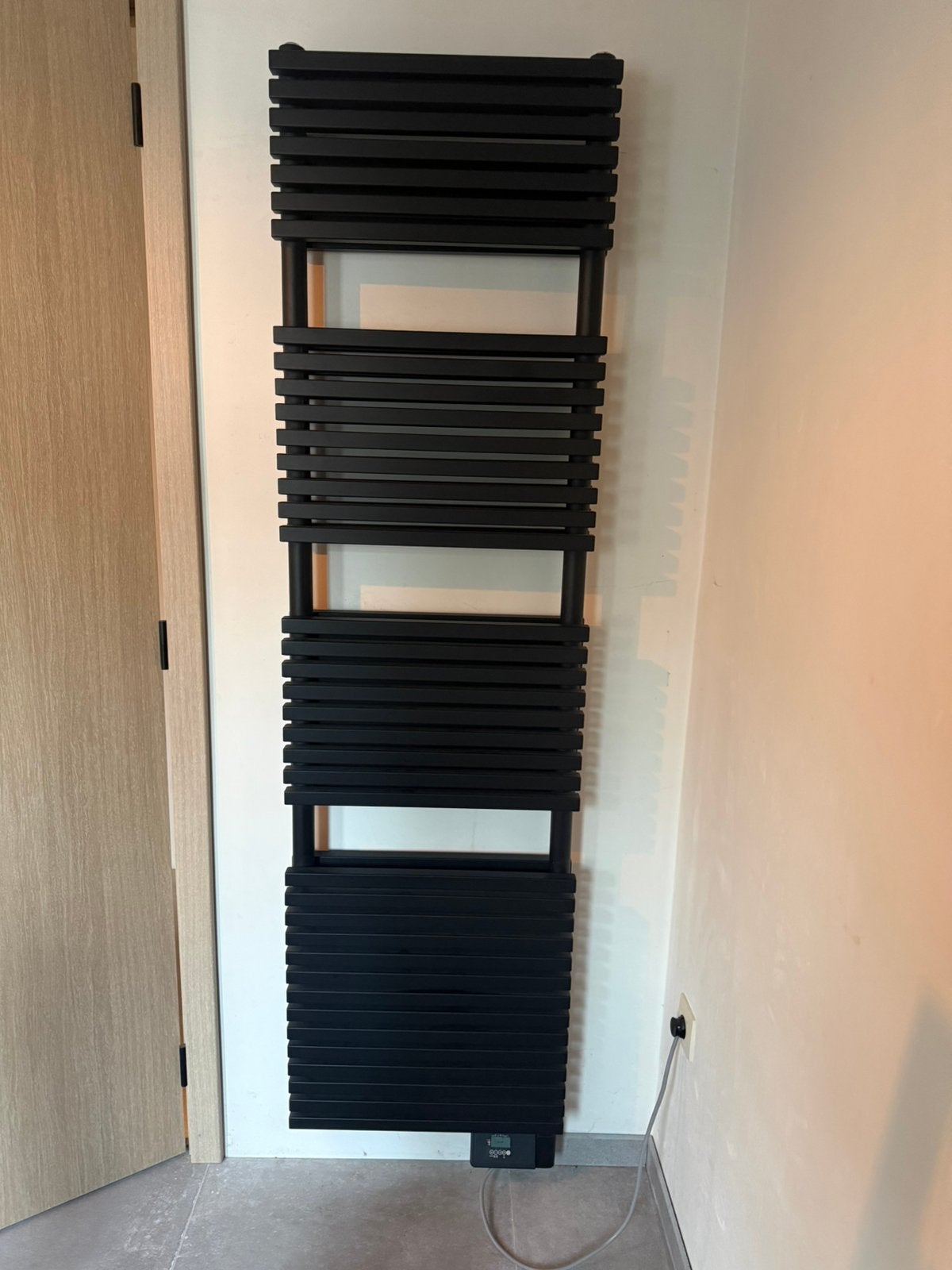 Handdoekradiator, Bricolage & Construction, 800 watts ou plus, Moins de 60 cm, Thermostat, Enlèvement