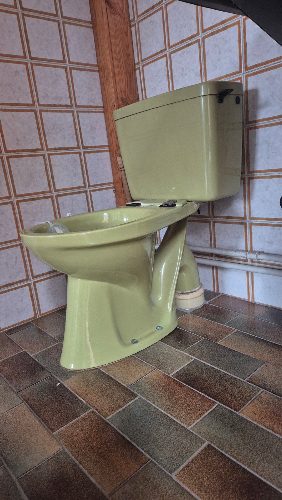 Vintage olijfgroene sanitair set, Huis en Inrichting, Badkamer | Badkamermeubels, Ophalen, Gebruikt, Wasbak of Wastafel