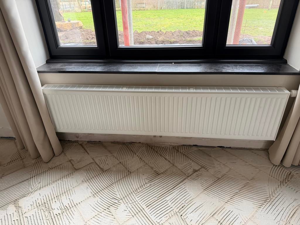 2  radiatoren Stelrad Novello Eco, Doe-het-zelf en Bouw, Ophalen, Zo goed als nieuw