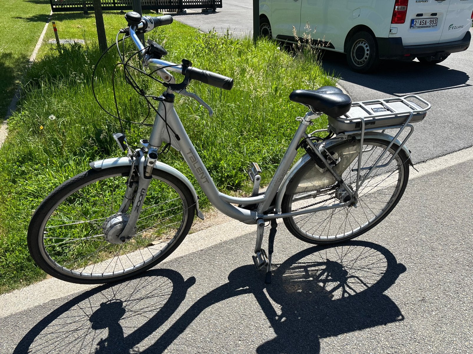 Elektrische dames fiets, Fietsen en Brommers, Elektrische fietsen, Ophalen of Verzenden, Zo goed als nieuw
