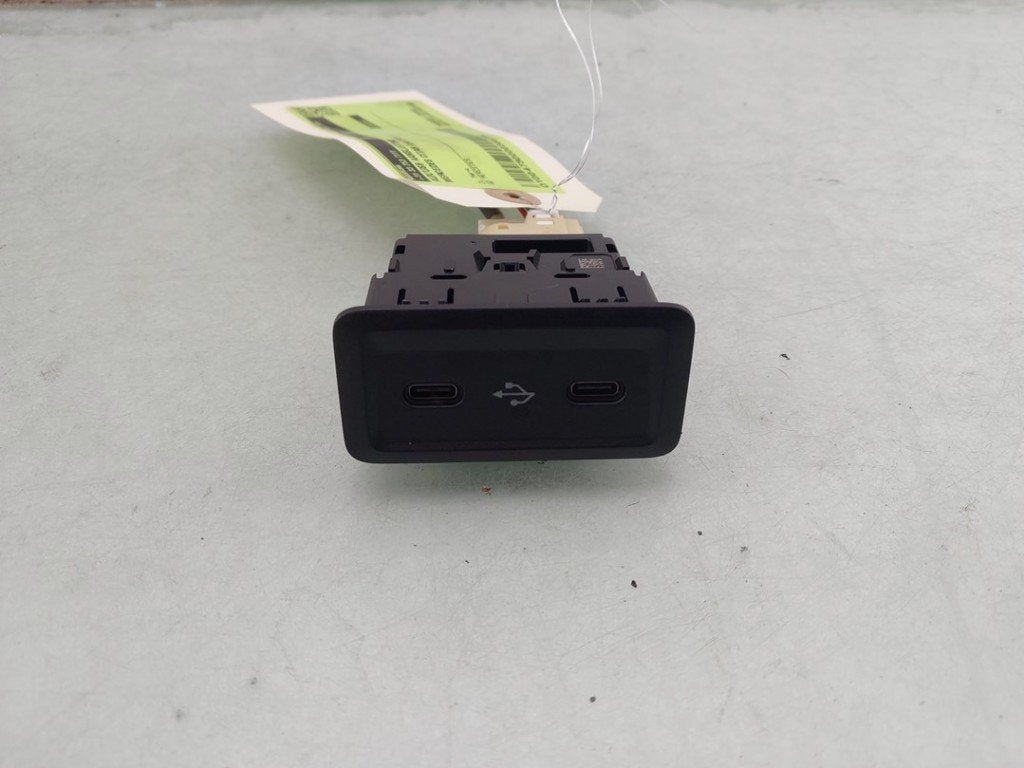 PORT AUX/USB Mercedes-Benz Citan (420.6) (|A2238203306|), Mercedes-Benz, Utilisé, Dialog.mb@mercedes-benz.com, Mercedes-Benz AG