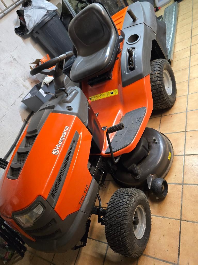 Tracteur tondeuse husqvarna CTH173, Enlèvement, Utilisé, Husqvarna, Bac de ramassage