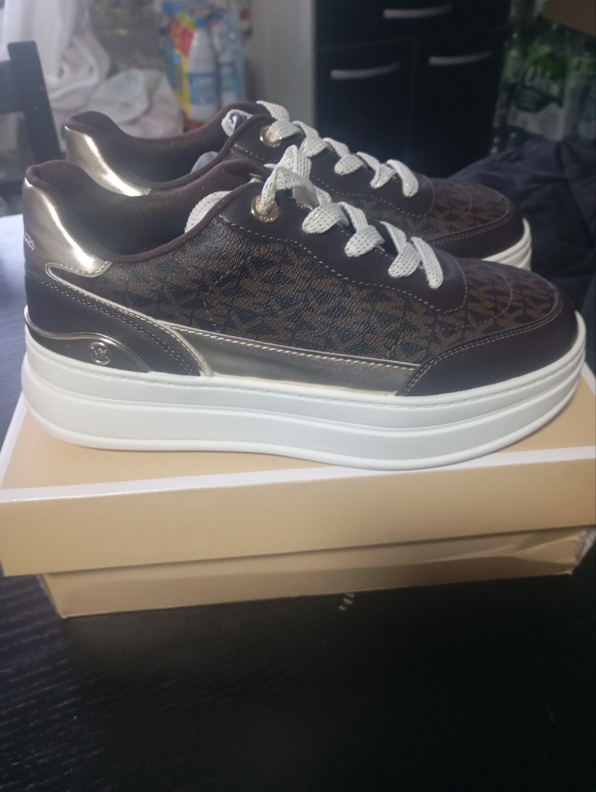 Basket Michel Kors taille 35, pour filleneuf jamais utilisé, Baskets