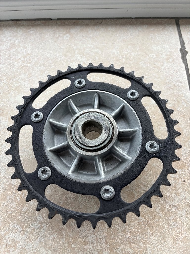 KTM 690 / Husqvarna 701 supermoto hub+tandwiel 42T, Ophalen of Verzenden, Gebruikt