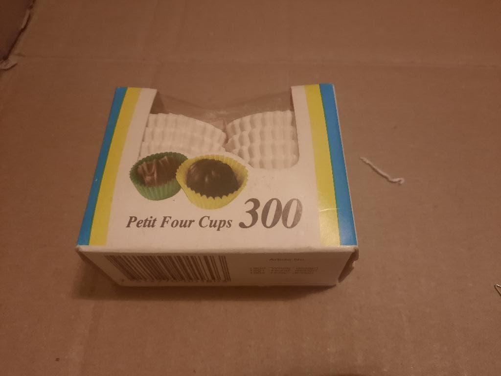 doosje met petit four cupes , 300 stuks splinternieuw, Enlèvement ou Envoi, Neuf, Gâteaux et Tartes