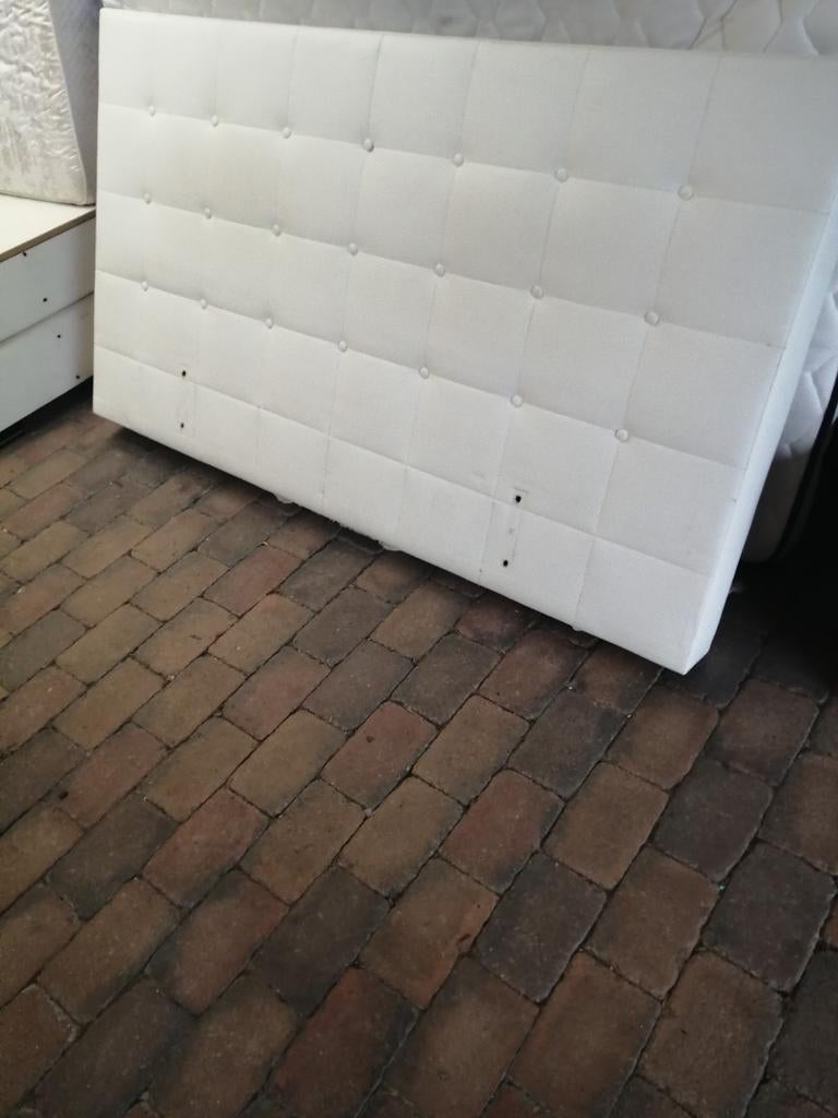 Het bed is drie jaar geleden gekocht voor 1800 euro en is go, Ophalen of Verzenden