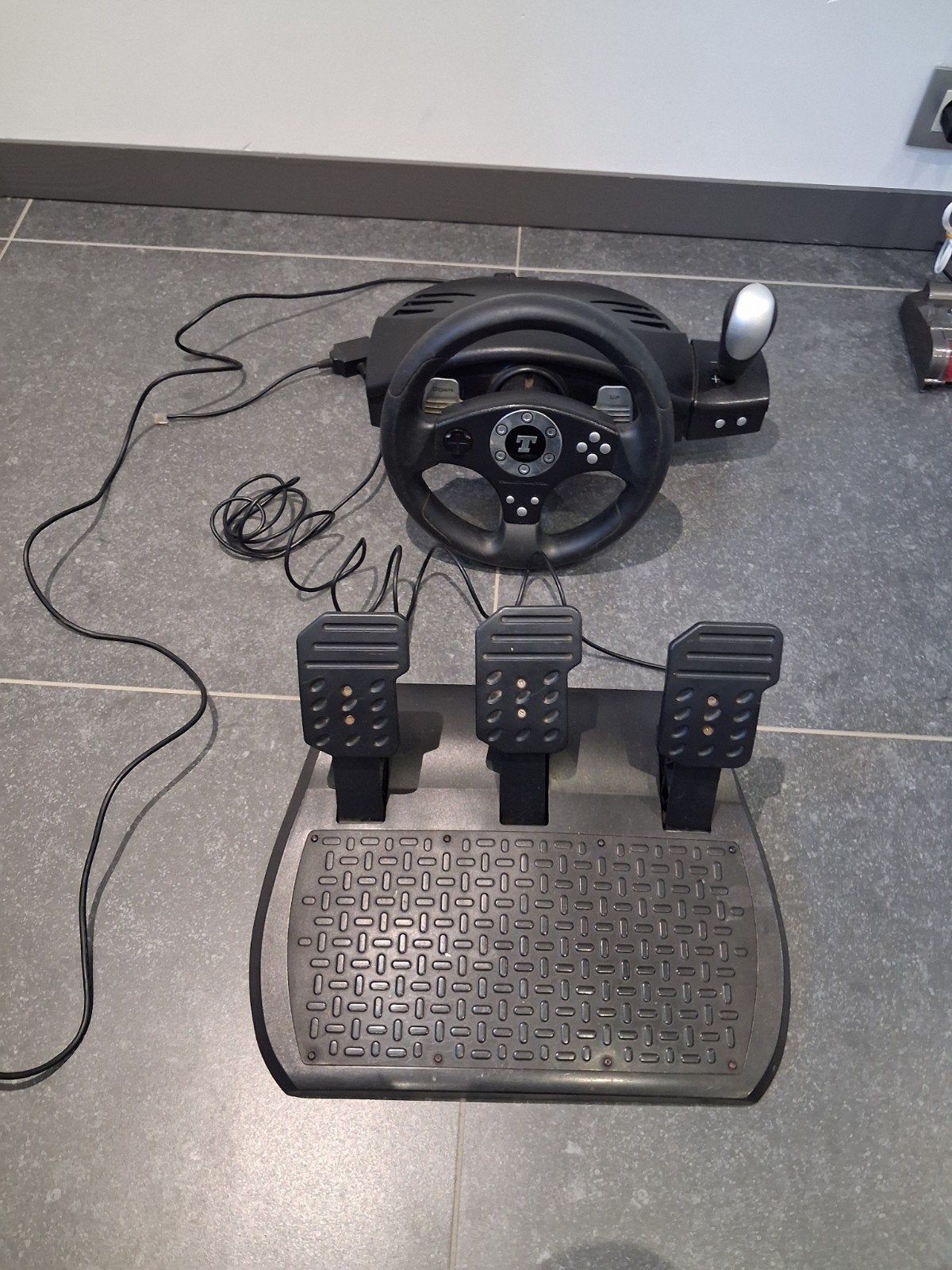 THRUSTMASTER  rgt force feedb, Consoles de jeu & Jeux vidéo, Consoles de jeu | Sony Consoles | Accessoires, Enlèvement