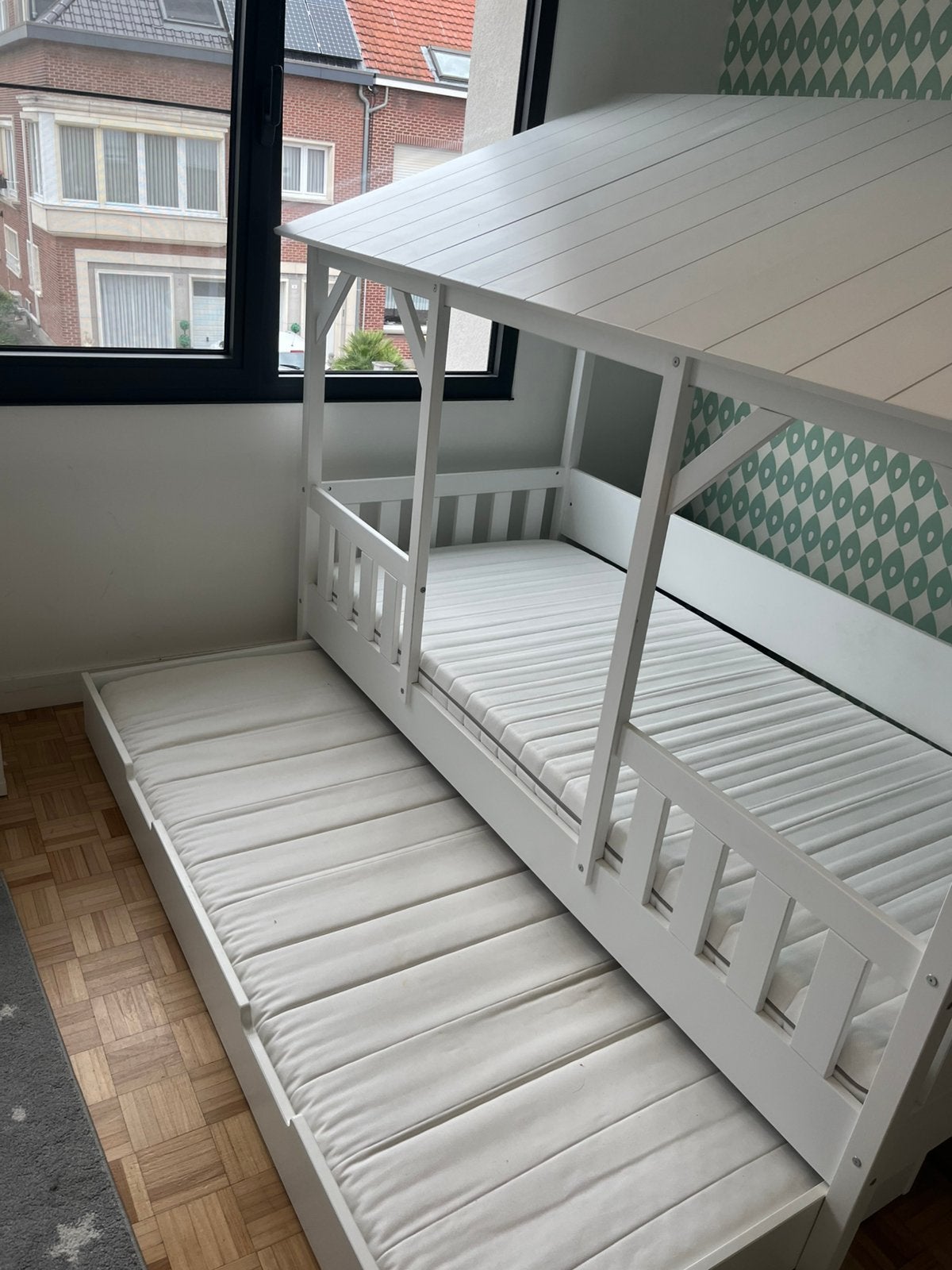 Kinderbed eenpersoons met hutje, Huis en Inrichting, Slaapkamer | Bedden, Ophalen, Zo goed als nieuw, Eenpersoons, Wit