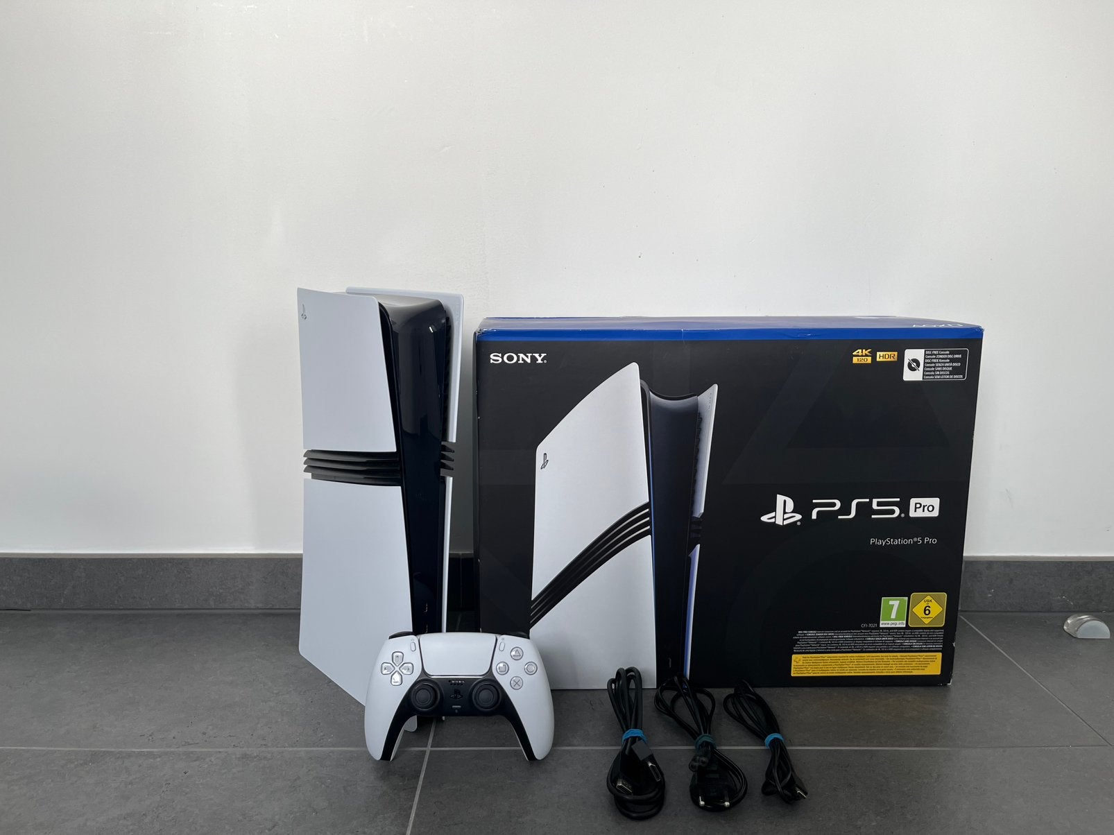 PS5 PRO (2 To) | 1 manette | Garantie, Enlèvement, Comme neuf