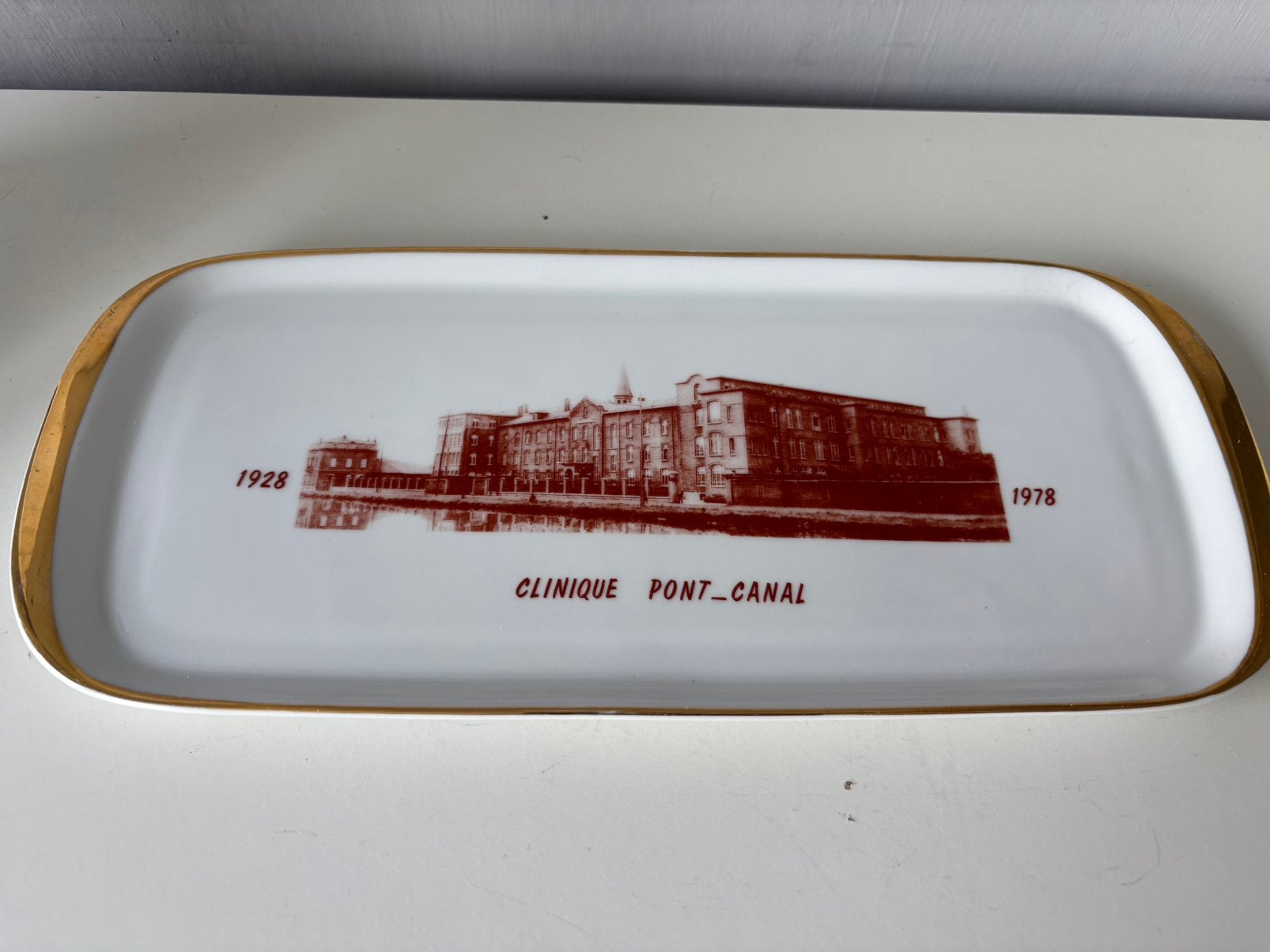 Plat en porcelaine du Vieux Beau Dour » (35/15 cm), Antiquités & Art, Enlèvement ou Envoi