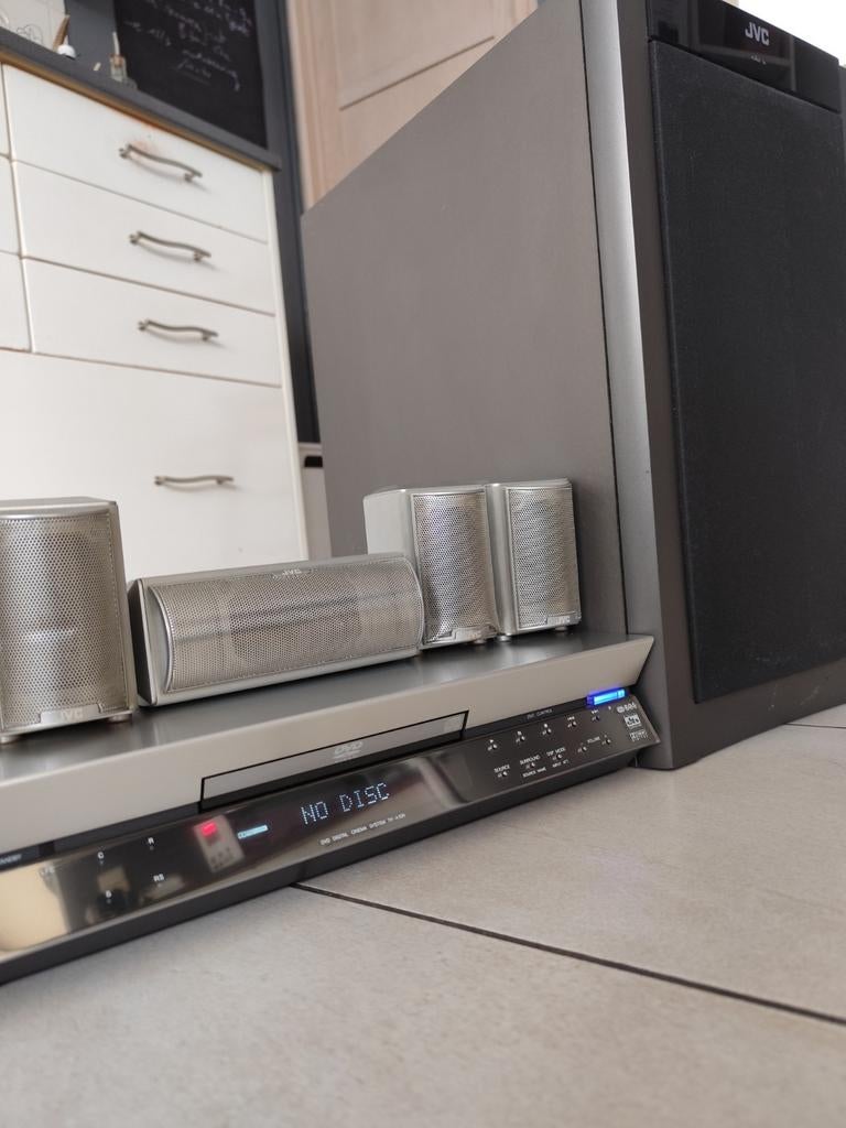 JVC DVD Digital Cinema system TH-A10R, TV, Hi-fi & Vidéo, Ensembles home-cinéma, JVC, Moins de 40 watts, Enlèvement, Utilisé