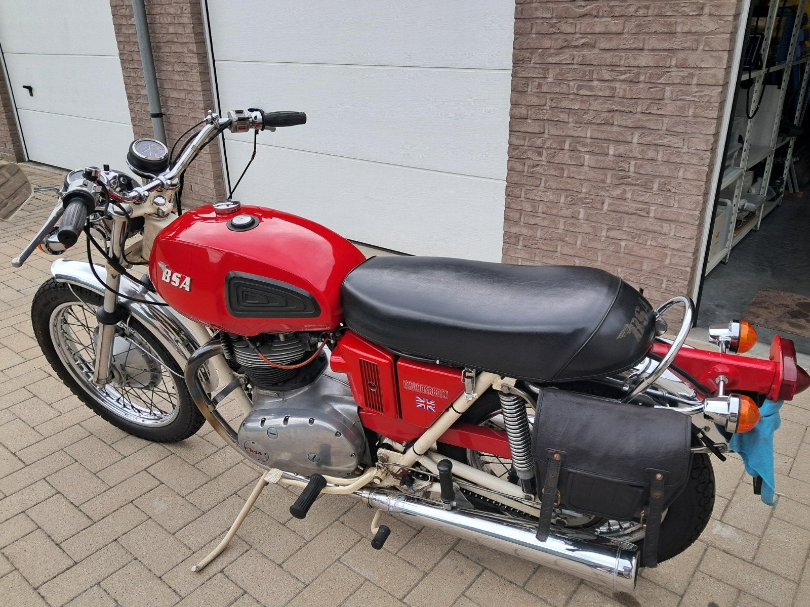 BSA 650 Thunderbold 71, Motoren, 2 cilinders, Motorrijbewijs A, Gebruikt, Handgeschakeld