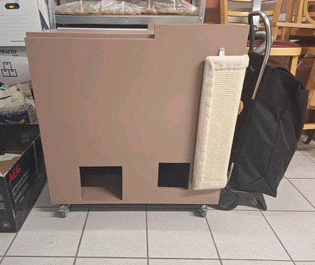 ◼️Houten kattenkast op wieltjes met krabmat opzij, Dieren en Toebehoren, Ophalen, Zo goed als nieuw, Overige