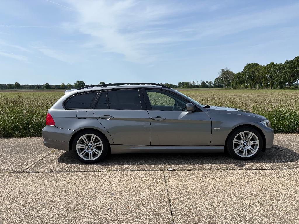 BMW 318D Touring - *Alu wintervelgen *dakdragers, Autos, BMW, 100 kW, Boîte manuelle, Noir, 5 portes