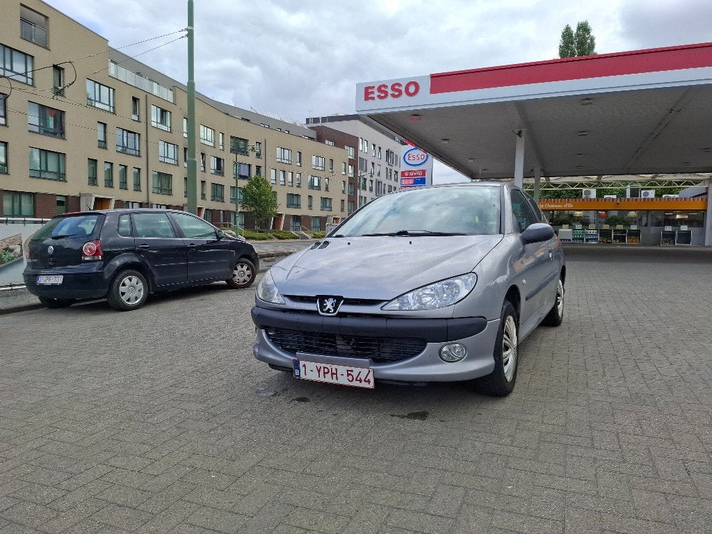 Peugeot 206 1.4 Essence – 2001 – 174 900 km – 840 €, Autos, Argent ou Gris, Achat, Boîte manuelle, Noir