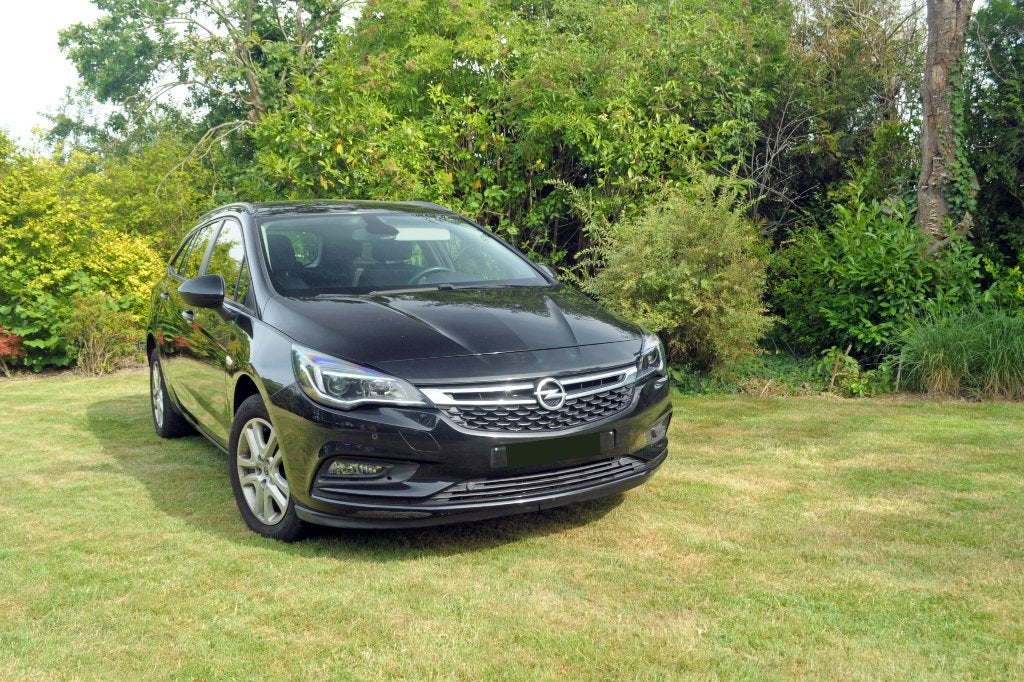 Opel Astra Sports Tourer 1.4 CNG 103.350km airco gekeurdVVK, Voorwielaandrijving, 4 cilinders, Zwart, Bedrijf