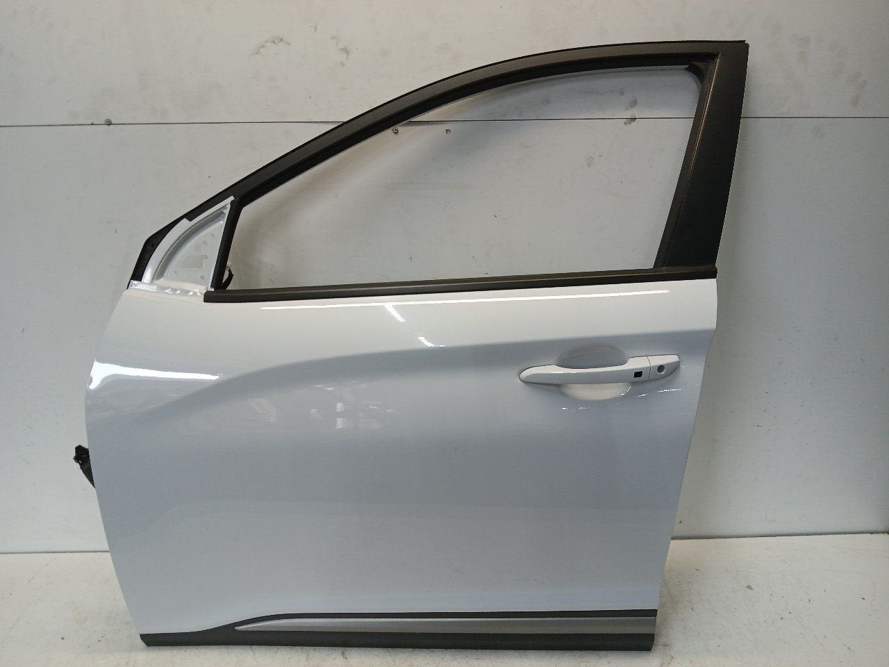 Portier links voor Hyundai Kona, Onderdelen@venauto.nl, Van der Ven Autorecycling B.V., Gebruikt, Ettenseweg 76, 4706 PB Roosendaal, The Netherlands