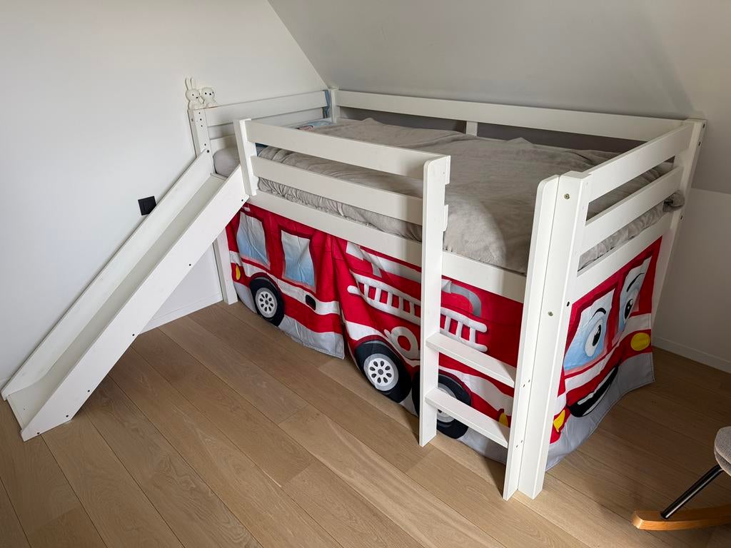 Halfhoogslaper met glijbaan Astrid met bedtent brandweer wit, Ophalen, Zo goed als nieuw, Halfhoogslaper