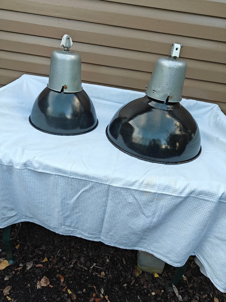 LAMPES SUSPENDUES INDUSTRIELLES EN ÉMAIL NOIR/ARGENT, Enlèvement ou Envoi, Métal, VINTAGE - LOFT - COTTAGE - RETRO, E27 (grand)