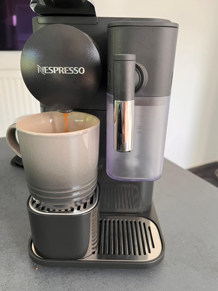 Nespresso lattissima one shadow Black, Ophalen, Zo goed als nieuw