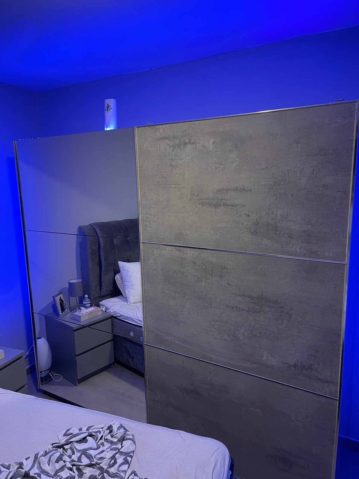 Garde-Robe avec mirroir, Avec porte(s), 200 cm ou plus, Comme neuf, 150 à 200 cm