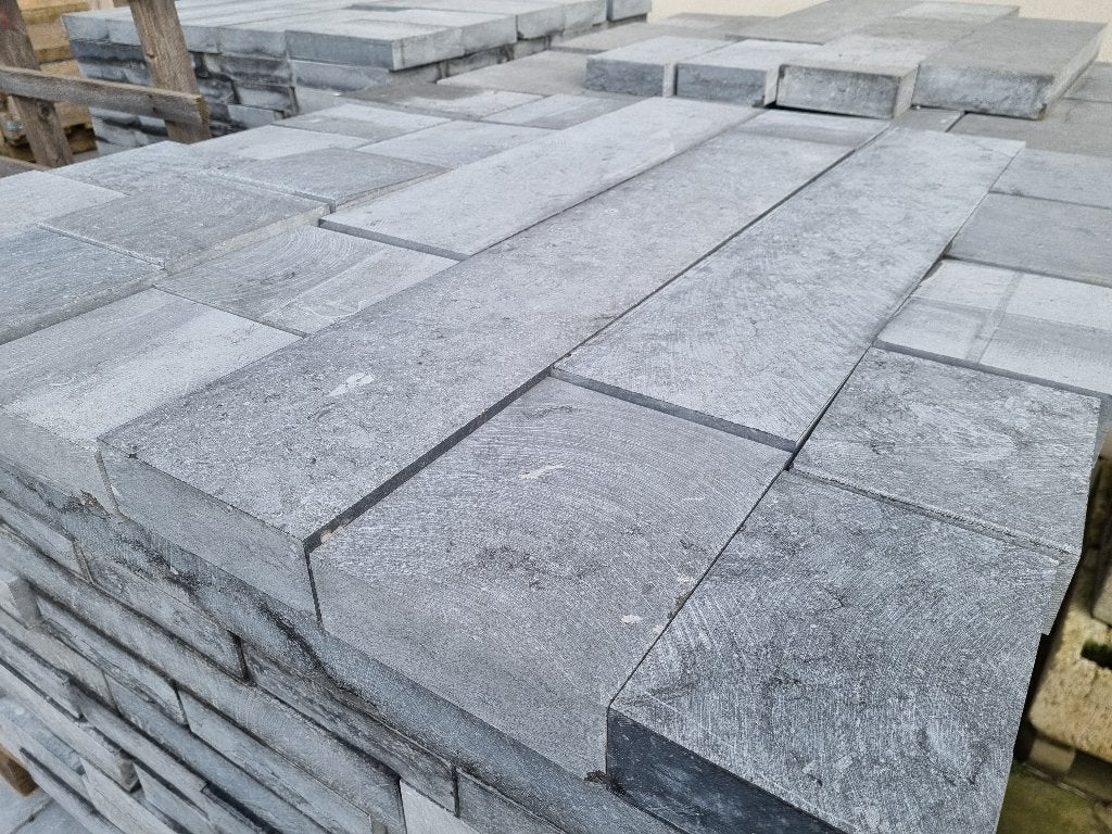 Gezaagde reststukken Belgische blauwe steen - €25/m², Ophalen, Hardsteen, Nieuw, 10 m² of meer