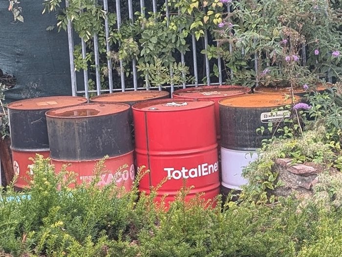 Fûts en métal 200 litres à 10 €/pièce, Enlèvement