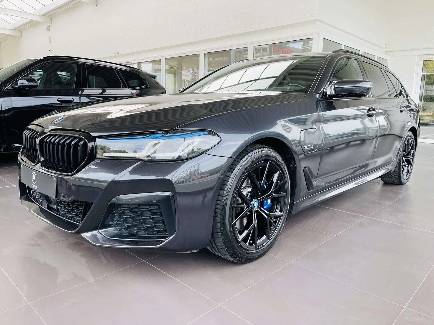 BMW 530e iA PHEV * GARANTIE + PACK M + LASER + GPS PRO *, Auto's, Automaat, 1998 cc, Gebruikt, 4 cilinders