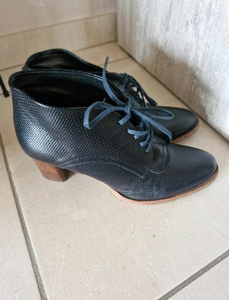 enkellaarsjes voor dames, Enlèvement ou Envoi, Comme neuf, Boots et Botinnes, Zinda
