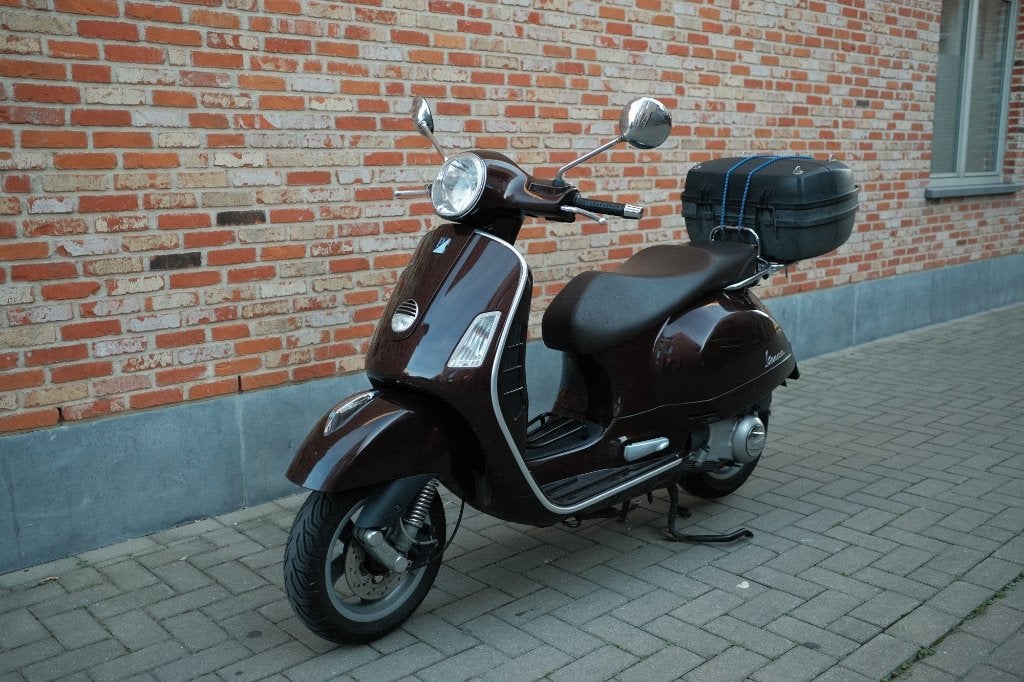 Vespa GTS 250ie — chocolate brown, 244 cm³, Scooter, Occasion, Particulier