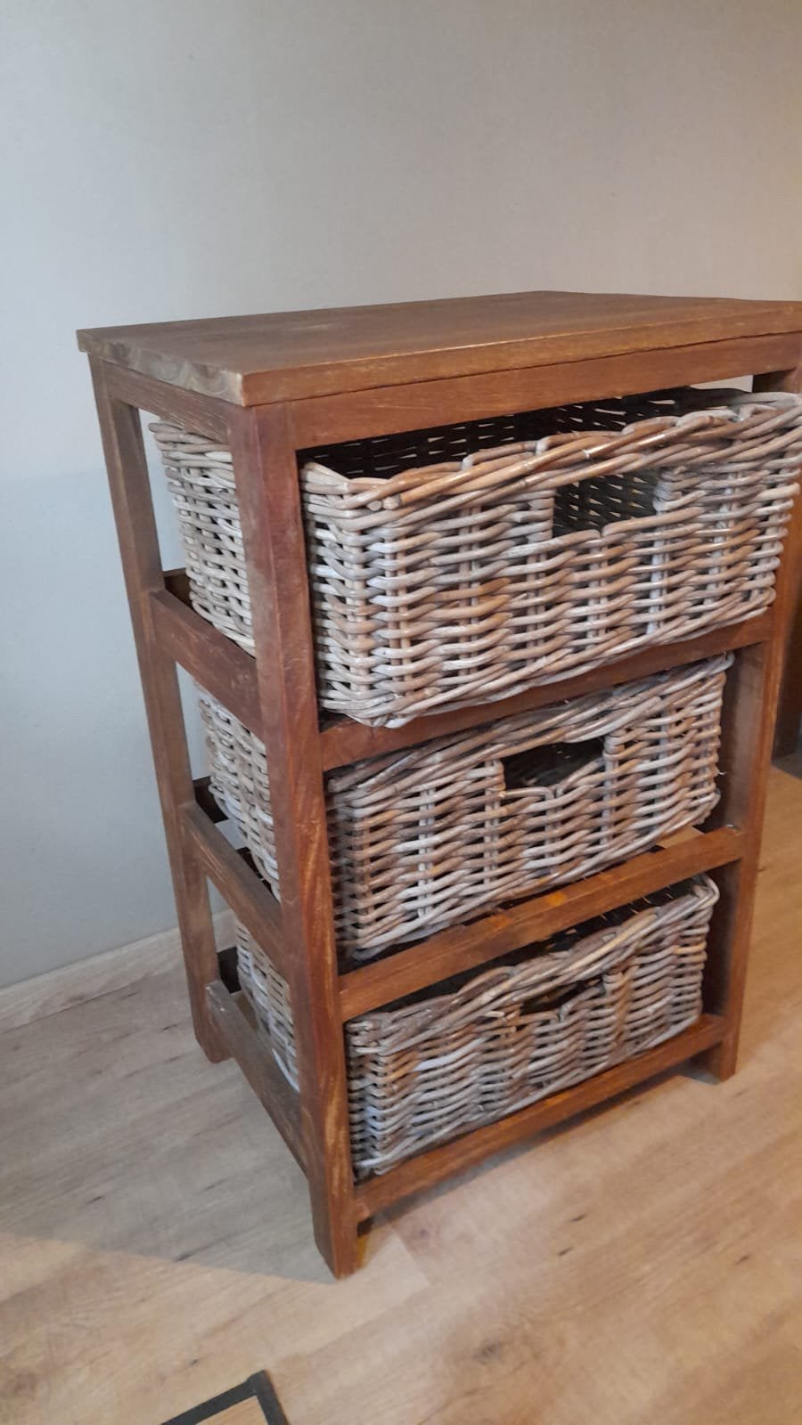 Massief kastje met rotan lades, Huis en Inrichting, Ophalen, Gebruikt