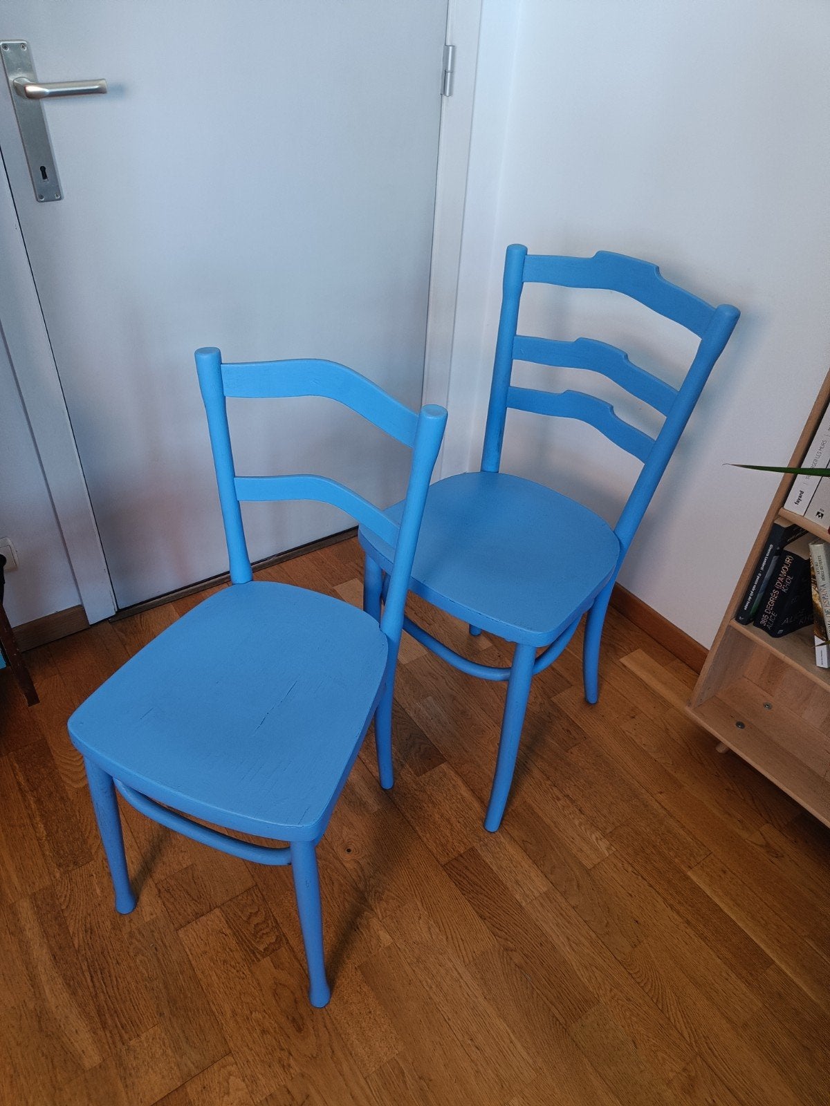 Chaises en bois  bleu lavanda, Enlèvement, Bleu, Une