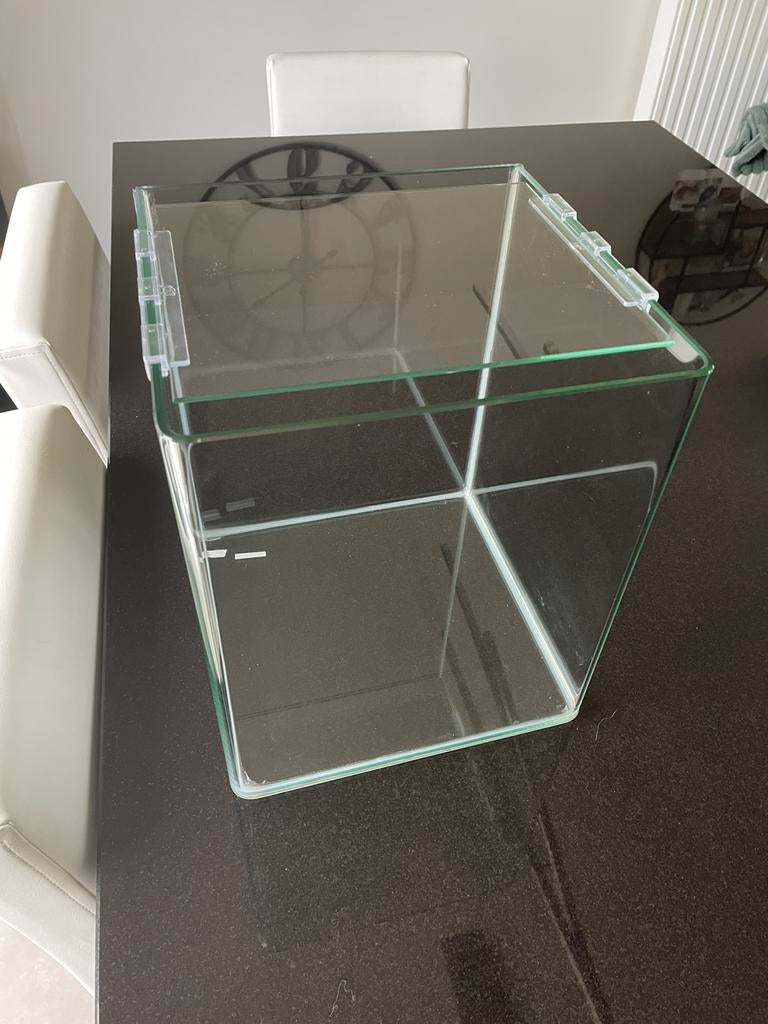 Aquarium 25x25x30 + lampe uv, Ophalen, Zo goed als nieuw, Leeg aquarium